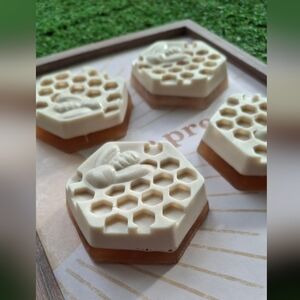(Set Of 3) Honeycomb Soap with Cream and Brown Tones